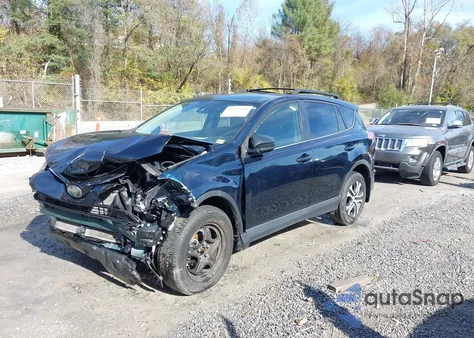 2018 Toyota Rav4 Le z USA, uszkodzony, nr VIN JTMBFREV7JJ217086